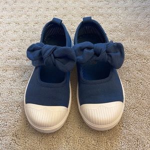 Navy Chus girls sneaker